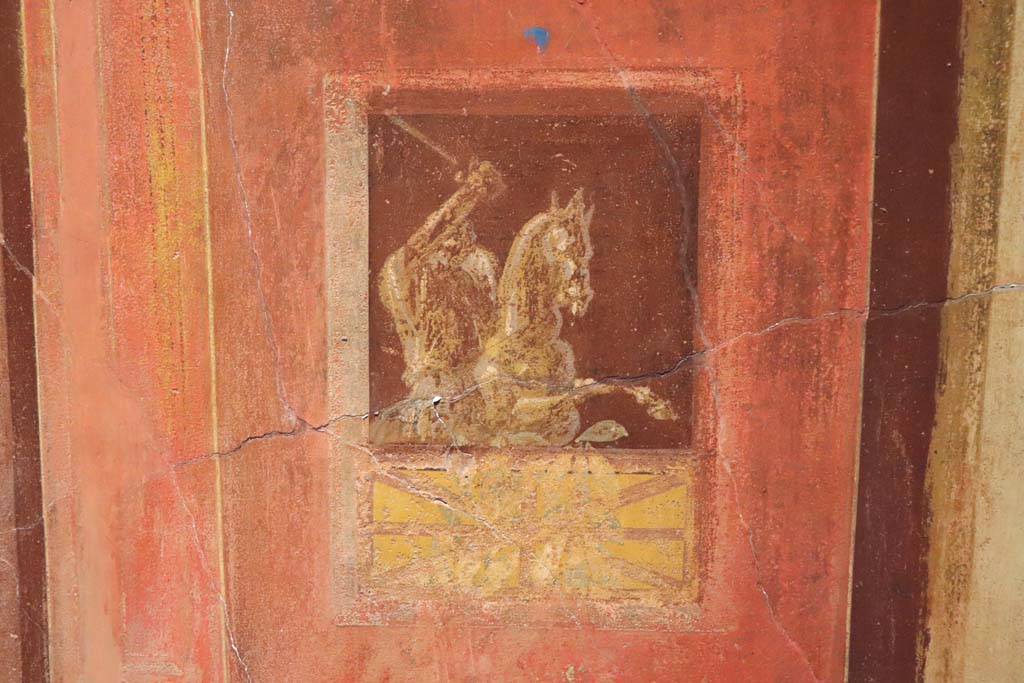 VIII.1.4 Pompeii Antiquarium. February 2021. 
Detail from painted wall with architectural views from the Vesuvian region, on display in Pompeii Antiquarium.
Photo courtesy of Fabien Bièvre-Perrin (CC BY-NC-SA).