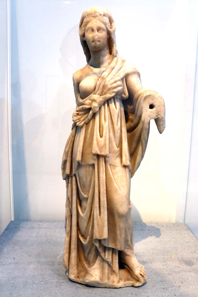 VIII.1.4 Pompeii. February 2021. Marble statue of Omphale (made in Greece), found in VI.16.7. 
Photo courtesy of Fabien Bièvre-Perrin (CC BY-NC-SA).