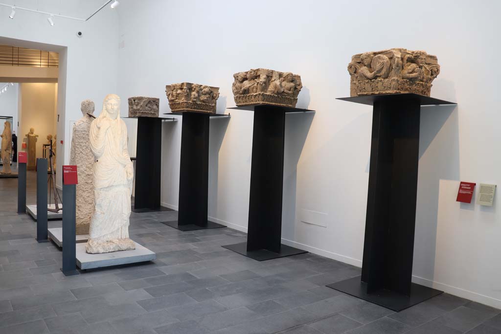 VIII.1.4 Pompeii Antiquarium. February 2021. Display in room inside entrance. Photo courtesy of Fabien Bièvre-Perrin (CC BY-NC-SA).