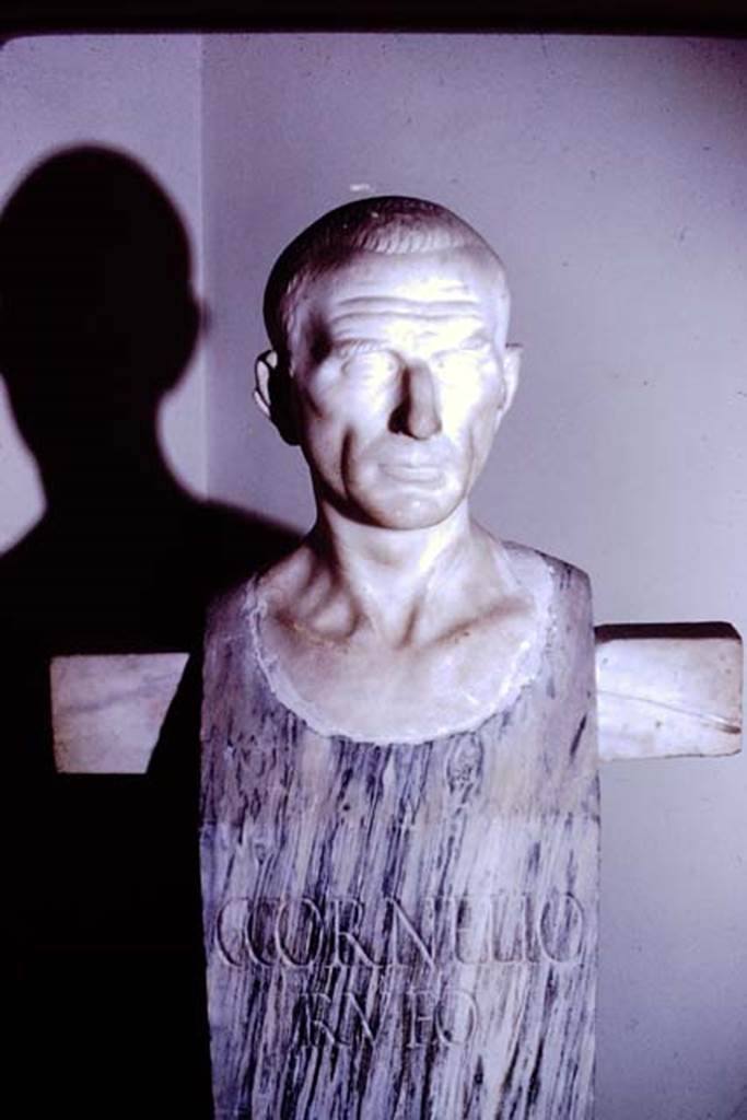 VIII.1.4 Pompeii Antiquarium. 1972. Sala di Livia. Herm of Cornelius Rufus from VIII.4.15. 
Photo by Stanley A. Jashemski. 
Source: The Wilhelmina and Stanley A. Jashemski archive in the University of Maryland Library, Special Collections (See collection page) and made available under the Creative Commons Attribution-Non-Commercial License v.4. See Licence and use details.
J72f0528