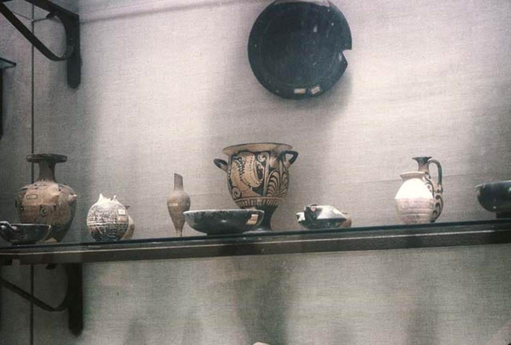 VIII.1.4, Antiquarium, Pompeii. August 1965. Display shelf with pre-Roman excavation finds. Photo courtesy of Rick Bauer.