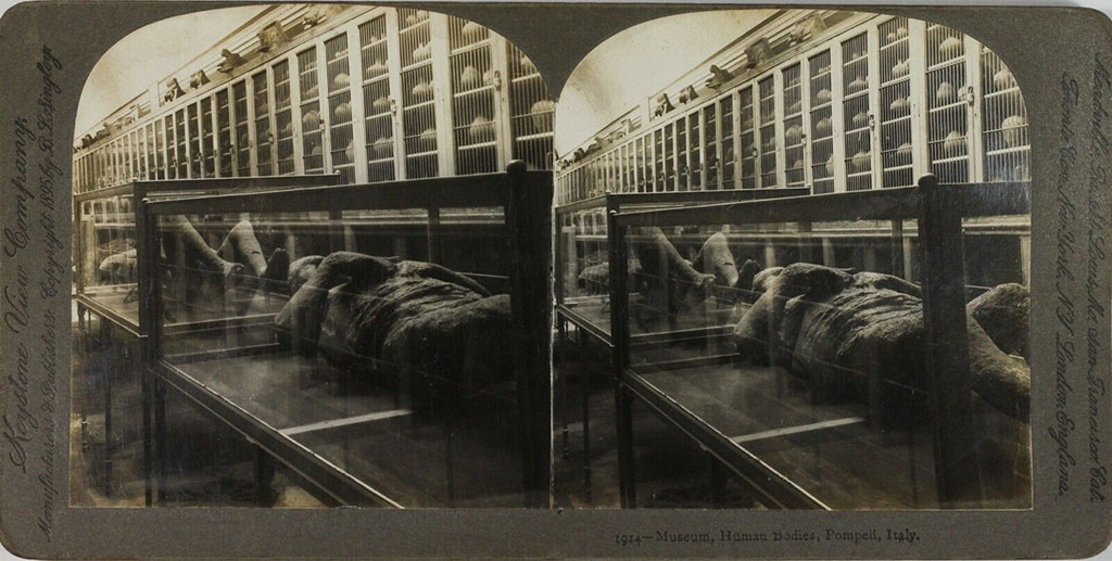 VIII.1.4 Pompeii Antiquarium. Old post 1895 stereoview by Keystone View Company no. 1914.
In the cupboards behind the casts are many terracotta urns and on top of the cupboards are numerous terracotta grondaia.