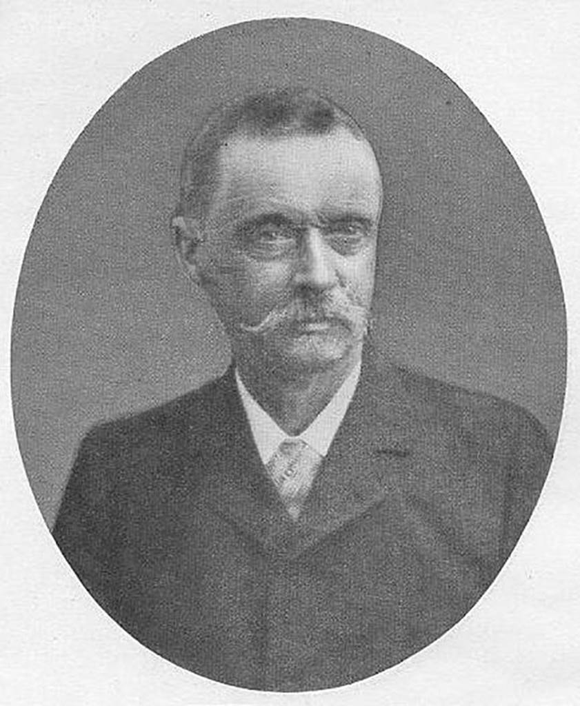 Larario dei Pompeianisti. Pompeii. Old photo of August Mau (15 October 1840 – 6 March 1909).
See https://en.wikipedia.org/wiki/August_Mau