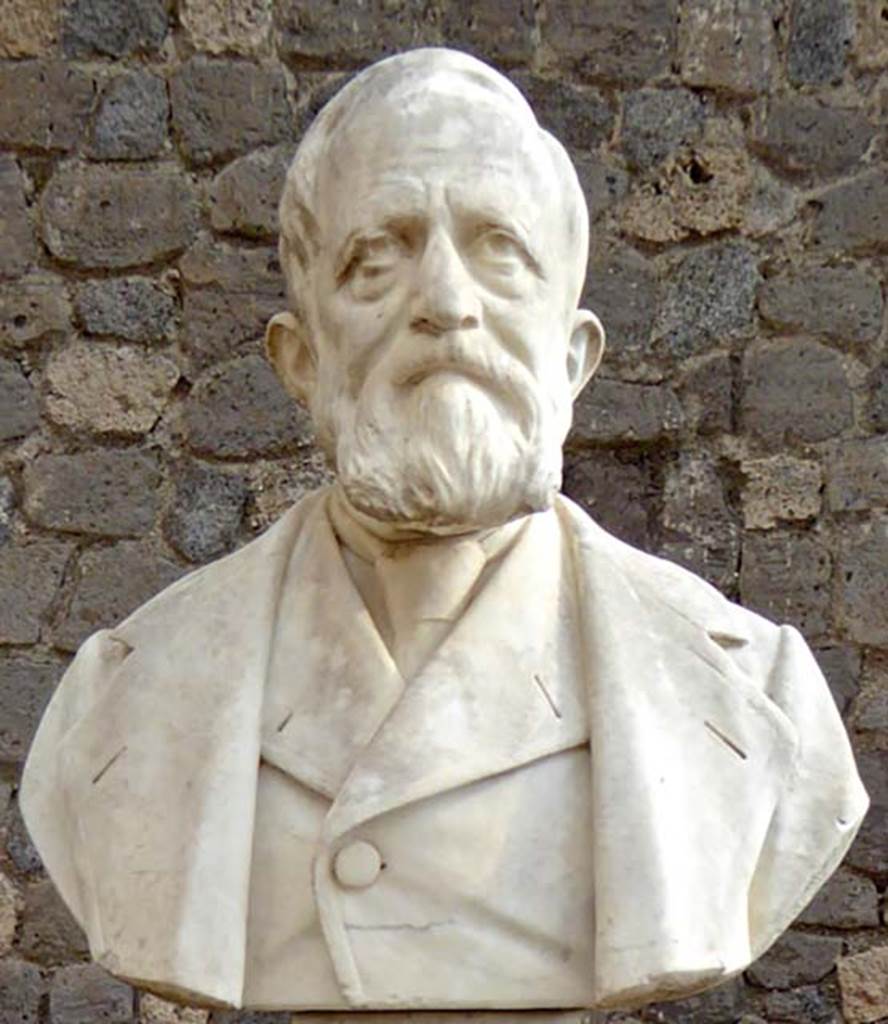 Larario dei Pompeianisti. Pompeii. September 2016. Detail of bust of Michele Ruggiero.
Photo courtesy of Michael Binns.