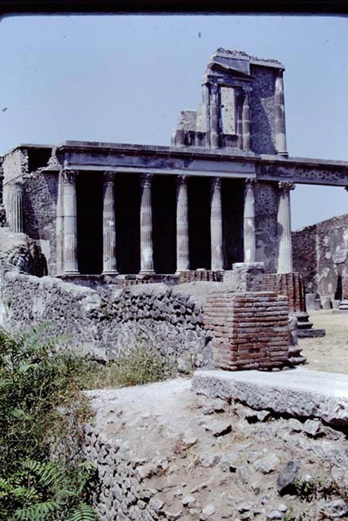 VIII.1.6 Pompeii. 1968. Looking north-west from Via Championnet towards ramp and side entrance to Basilica. Photo by Stanley A. Jashemski.
Source: The Wilhelmina and Stanley A. Jashemski archive in the University of Maryland Library, Special Collections (See collection page) and made available under the Creative Commons Attribution-Non Commercial License v.4. See Licence and use details.
J68f1192