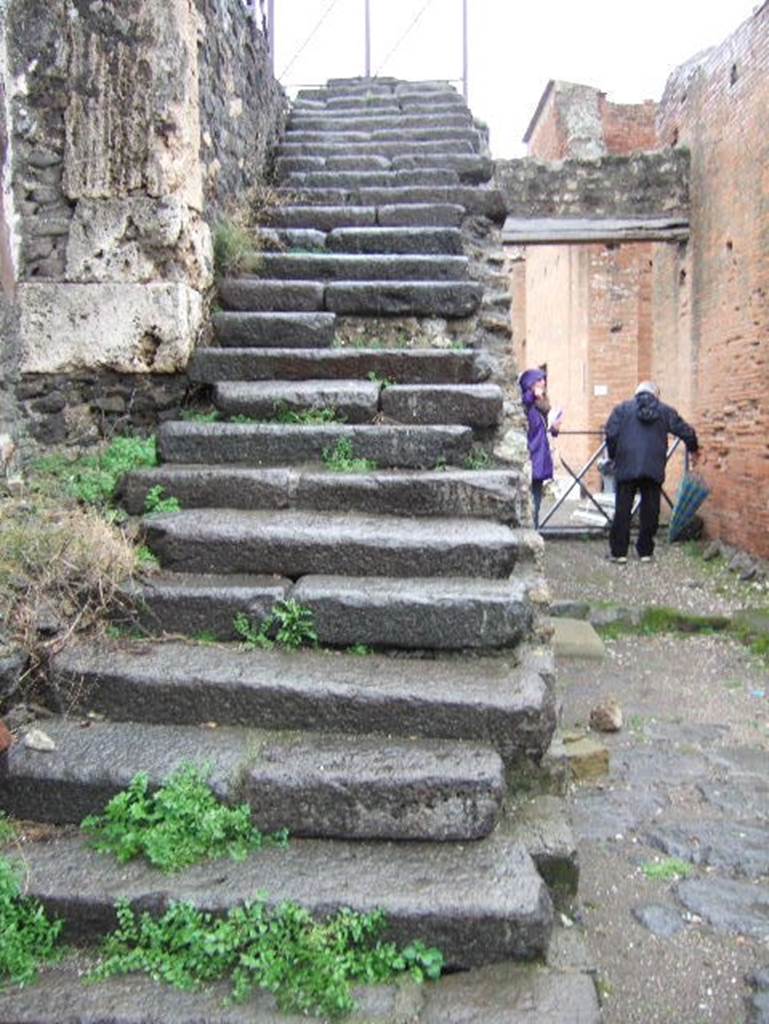 VIII.1.7 Stone steps to upper gallery of the colonnade about the Forum from Via Championnet.