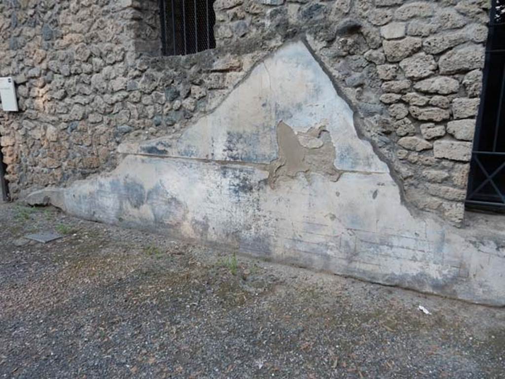 VIII.1.a, Pompeii. May 2018. Detail of remaining plaster between doorways at south end of portico. 
Photo courtesy of Buzz Ferebee.