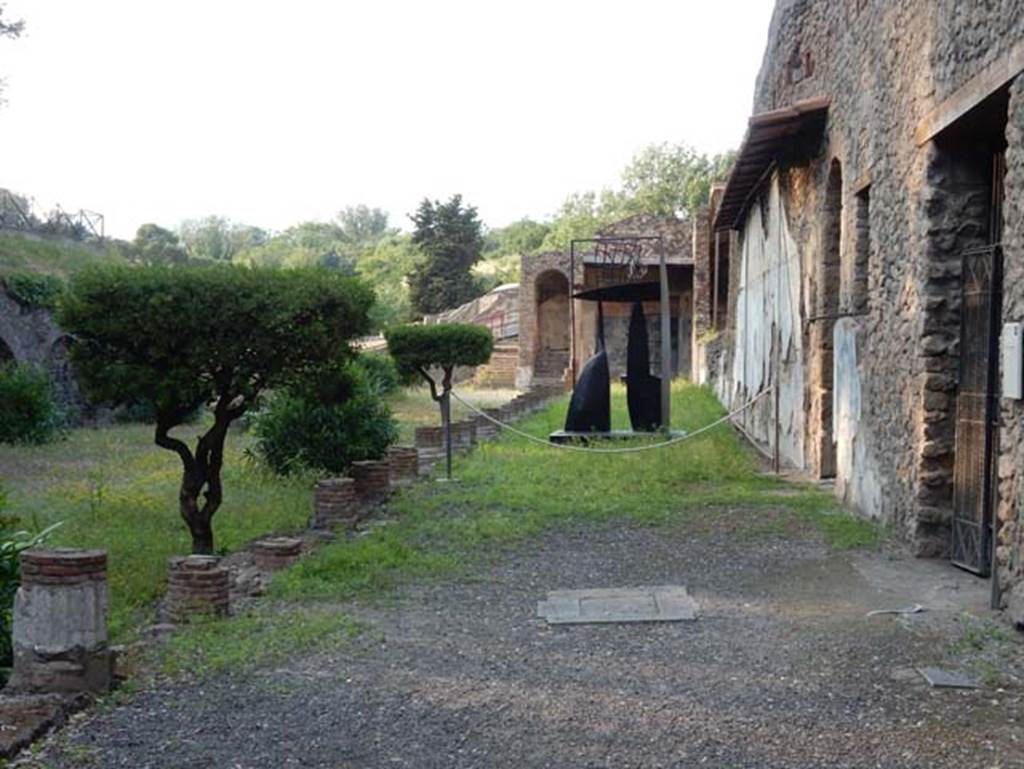VIII.1.a, Pompeii. May 2018. Looking north along portico from south end. Photo courtesy of Buzz Ferebee.