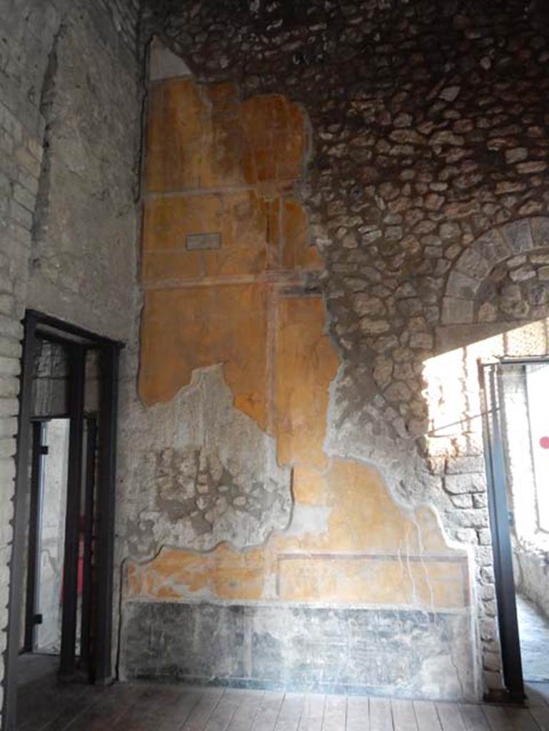 VIII.1.a, Pompeii. May 2018. South wall of Vestibule, doorway to triclinium C, on left, doorway to cubiculum B, on right. Photo courtesy of Buzz Ferebee.