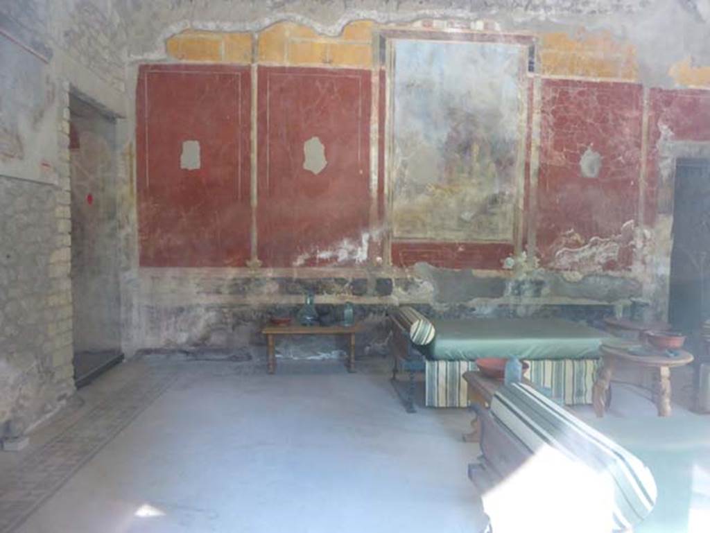 VIII.1.a, Pompeii. June 2017.  Looking north towards doorway in north-west corner from vestibule of Oecus A, on left, and north wall of Triclinium C.  Photo courtesy of Michael Binns.