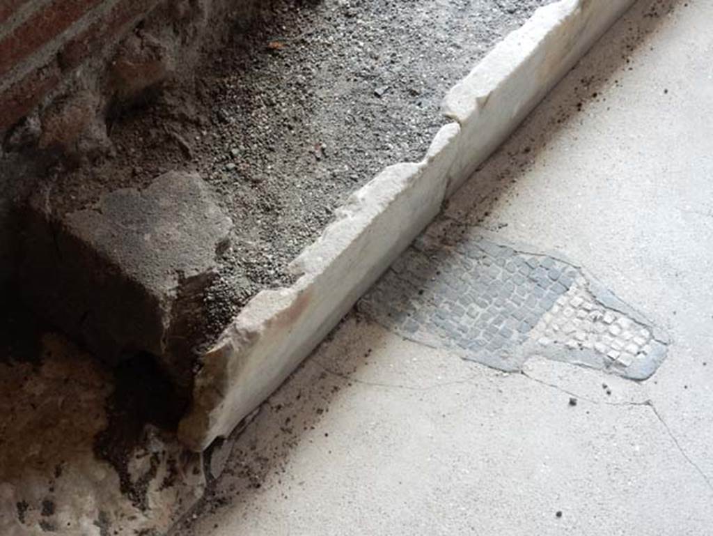 VIII.2.1 Pompeii. May 2018. Remains of step from atrium flooring to tablinum floor at east end. Photo courtesy of Buzz Ferebee.