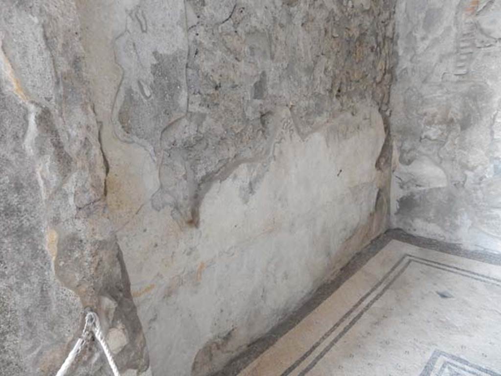 VIII.2.1 Pompeii. May 2018. Looking towards west wall of cubiculum on east side of entrance corridor.  Photo courtesy of Buzz Ferebee.