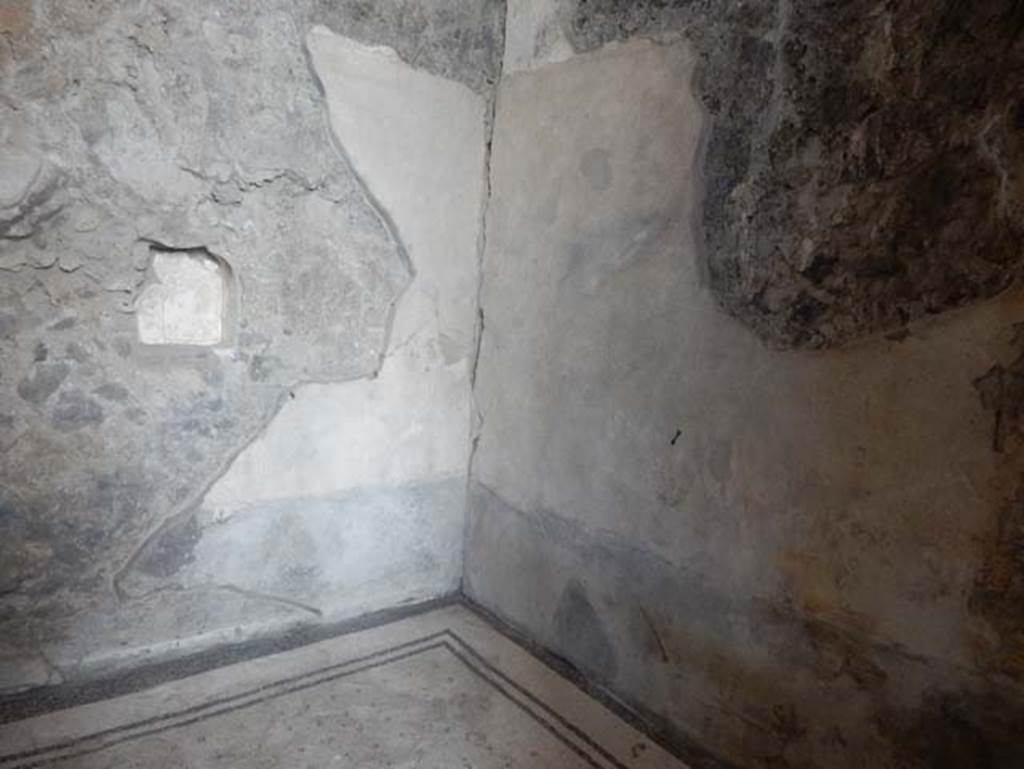 VIII.2.1 Pompeii. May 2018. Looking towards north-east corner of cubiculum on east side of entrance corridor. Photo courtesy of Buzz Ferebee.