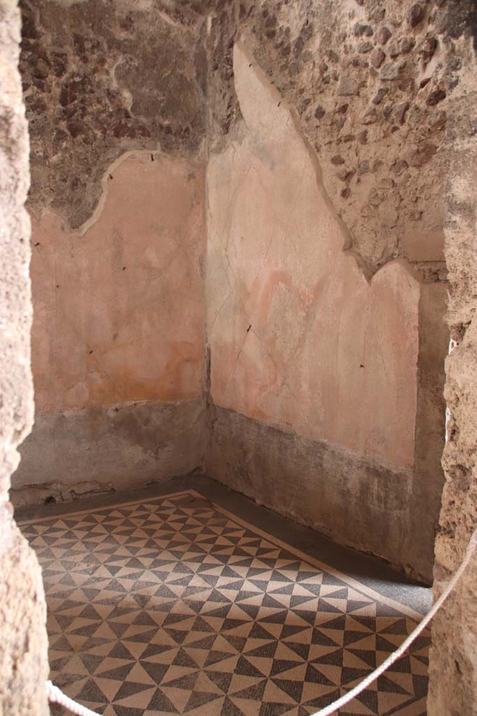 VIII.2.1 Pompeii. October 2020. Looking south-east through doorway to oecus/exedra on east side of atrium.
Photo courtesy of Klaus Heese.