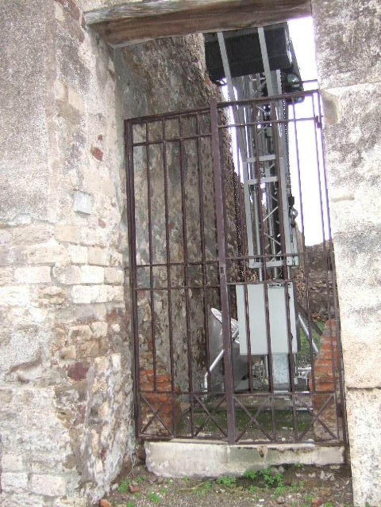 VIII.2.2 Pompeii. December 2005. Entrance doorway, looking south,
According to Richardson, in the last period a new entrance corridor to bring people directly from the street to the lower storey had been built.
This was along the east side of the house. See Richardson, L., 1988. Pompeii: an Architectural History. Baltimore: John Hopkins University Press. (p.233-34)