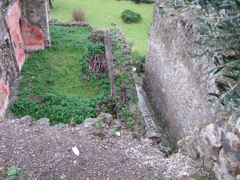 VIII.2.3 and VIII.2.16 Pompeii. December 2005. 
Triclinium of VIII.2.16 on the lower level, on left, with corridor on lower level belonging to VIII.2.1, on right.