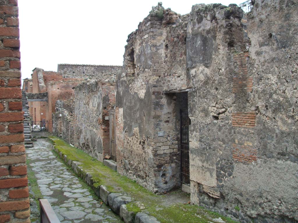 VIII.2.2 and VIII.2.3 on Via Championnet. Looking east. December 2004.