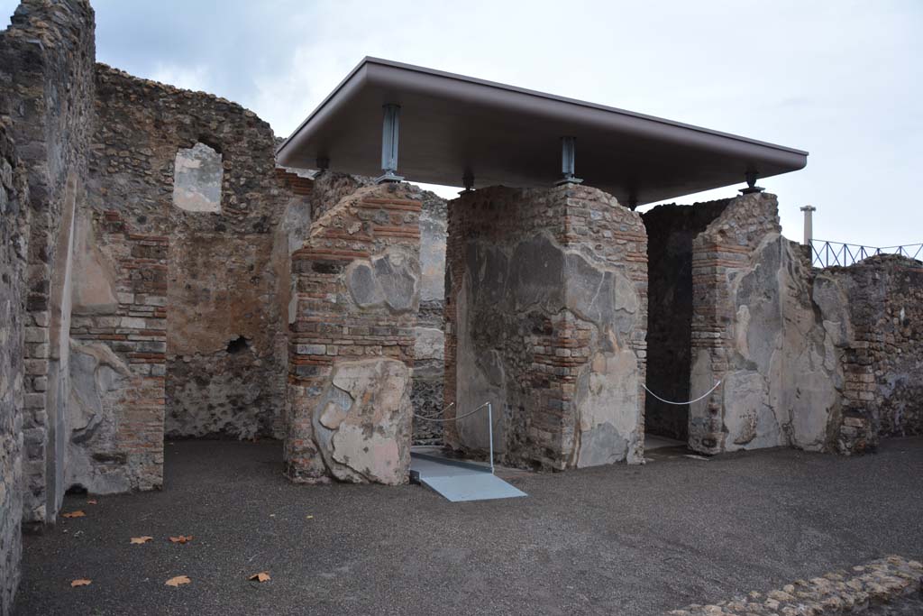 VIII.2.3 Pompeii. November 2017. Looking north across atrium to entrance doorway, in centre.
Foto Annette Haug, ERC Grant 681269 DÉCOR.