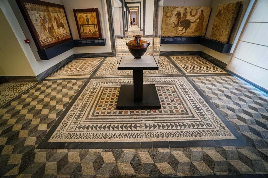 VIII.2.3 Pompeii. Mosaic in centre of floor, according to Zahn it is from VIII.2.3 (?), or Villa dei Papiri, Herculaneum. 
Mosaic floor, now in Naples Museum, room CXXX . (9 designs x 16 designs).