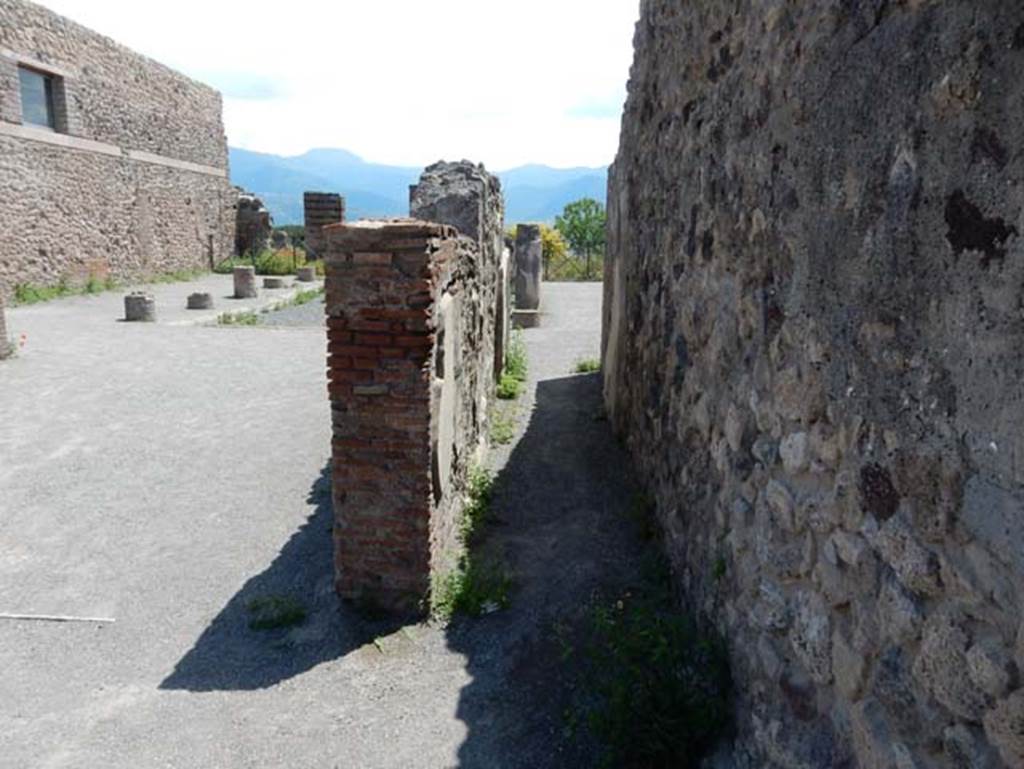 VIII.2.3 Pompeii. May 2018. Looking south across tablinum, on left, and corridor to rear peristyle, on right. Photo courtesy of Buzz Ferebee.