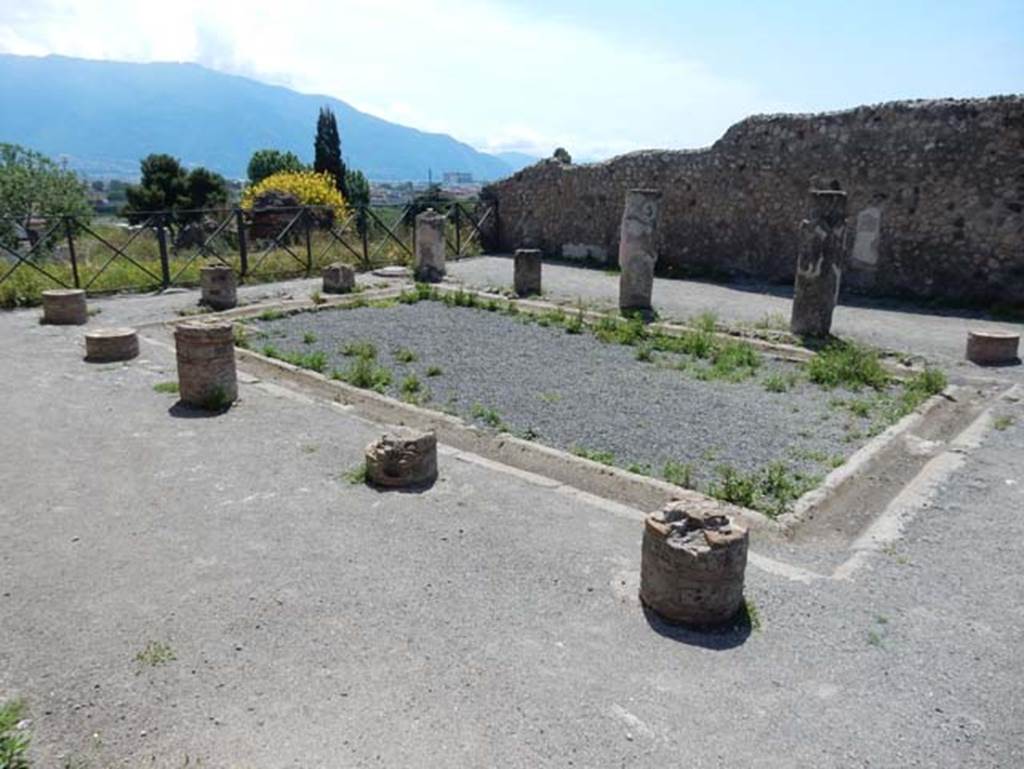 VIII.2.3 Pompeii. May 2018. Looking across peristyle garden from north-east corner. 
Photo courtesy of Buzz Ferebee.