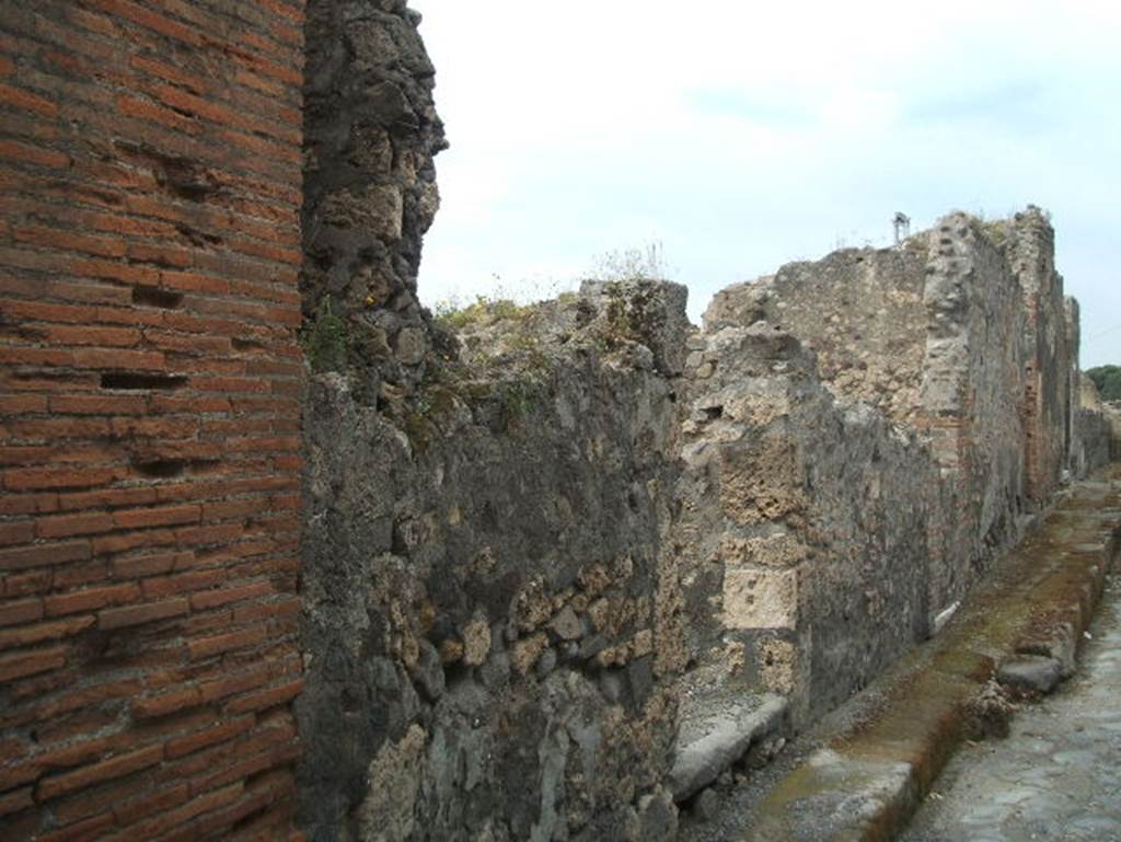 VIII.2.5 Pompeii. May 2005. Entrance doorway on Vicolo di Championnet.