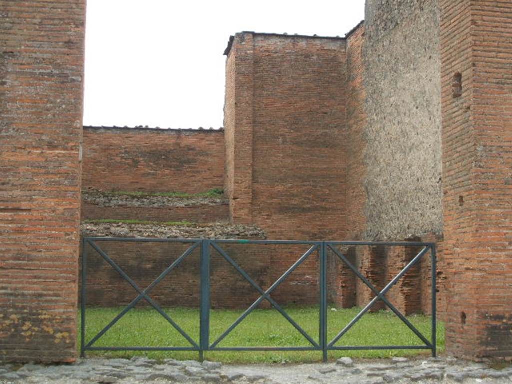 VIII.2.8 Pompeii. May 2005. Looking south-west.
