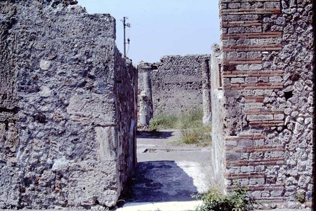 VIII.2.13 Pompeii. 1968. Looking west towards entrance doorway. Photo by Stanley A. Jashemski.
Source: The Wilhelmina and Stanley A. Jashemski archive in the University of Maryland Library, Special Collections (See collection page) and made available under the Creative Commons Attribution-Non Commercial License v.4. See Licence and use details.
J68f1186