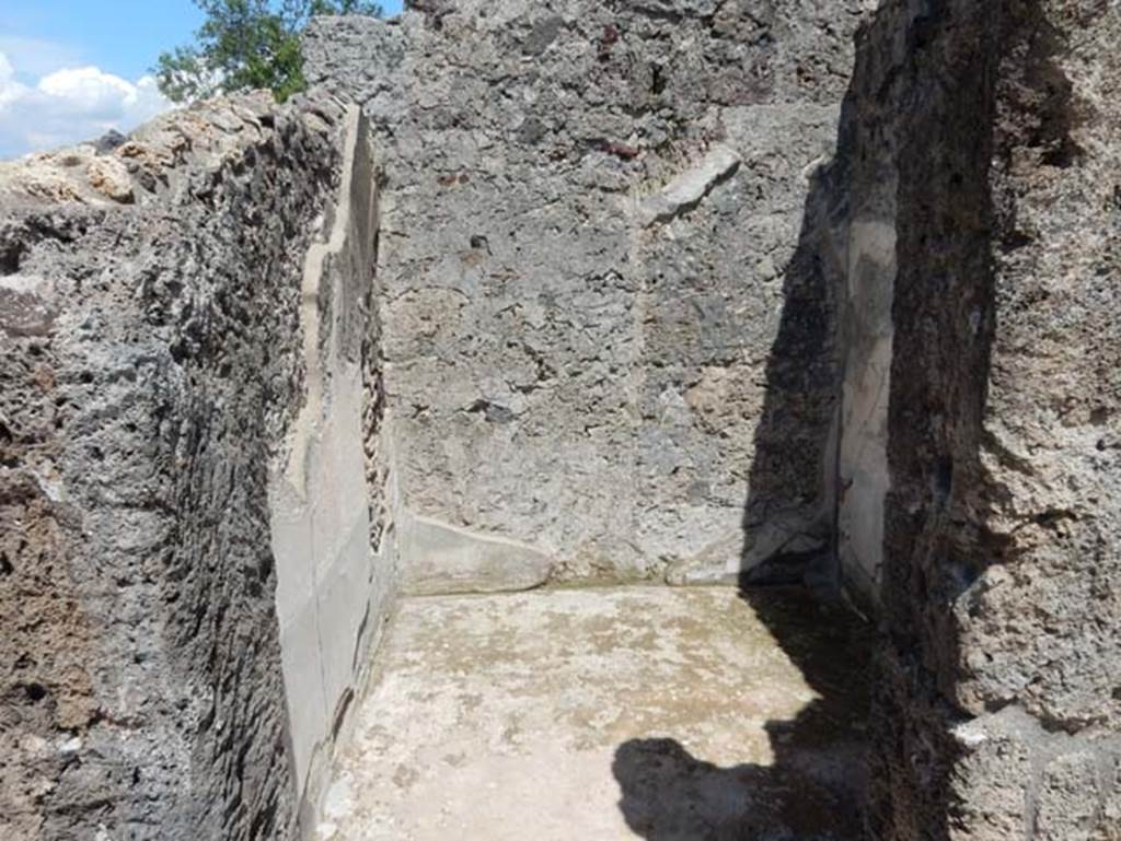 VIII.2.3 Pompeii. May 2018. Doorway to room on south side of entrance corridor.
Photo courtesy of Buzz Ferebee.