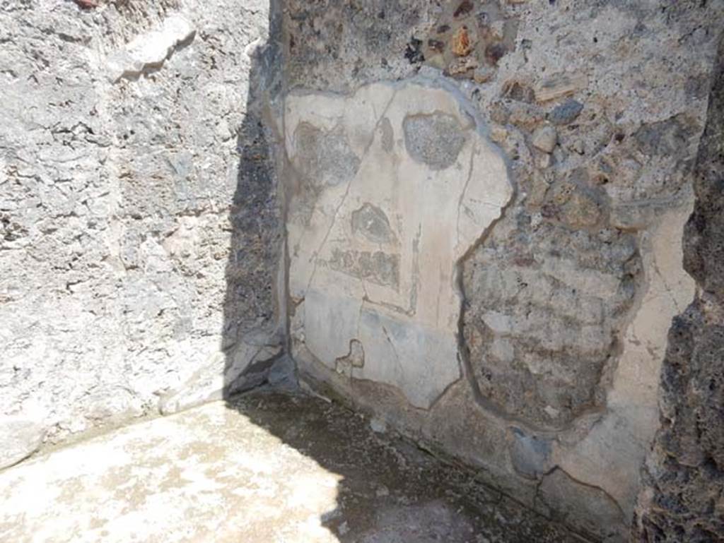 VIII.2.13 Pompeii. May 2018. East wall and south-east corner of room on south side of entrance corridor. Photo courtesy of Buzz Ferebee.