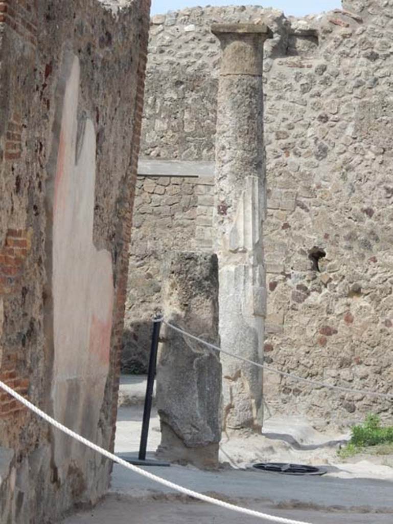 VIII.2.13 Pompeii. May 2017.  Looking west through tablinum to south end of garden area.  Photo courtesy of Buzz Ferebee.