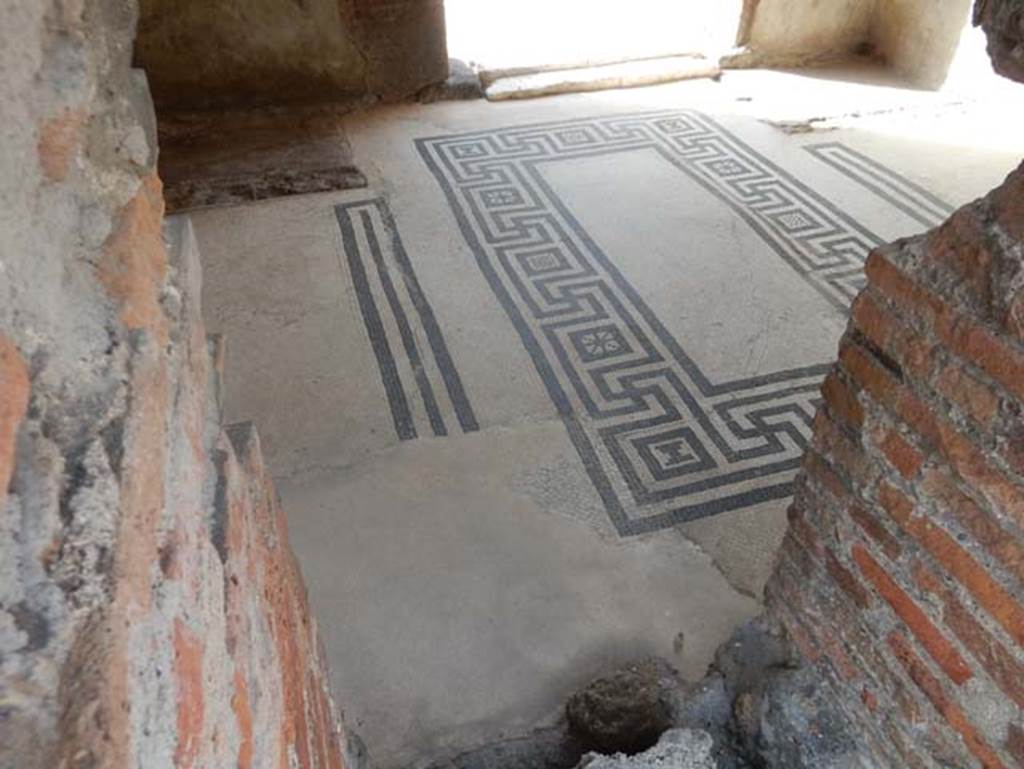 VIII.2.14 Pompeii. May 2017. Looking south through arched opening into cubiculum of VIII.2.16. Photo courtesy of Buzz Ferebee.