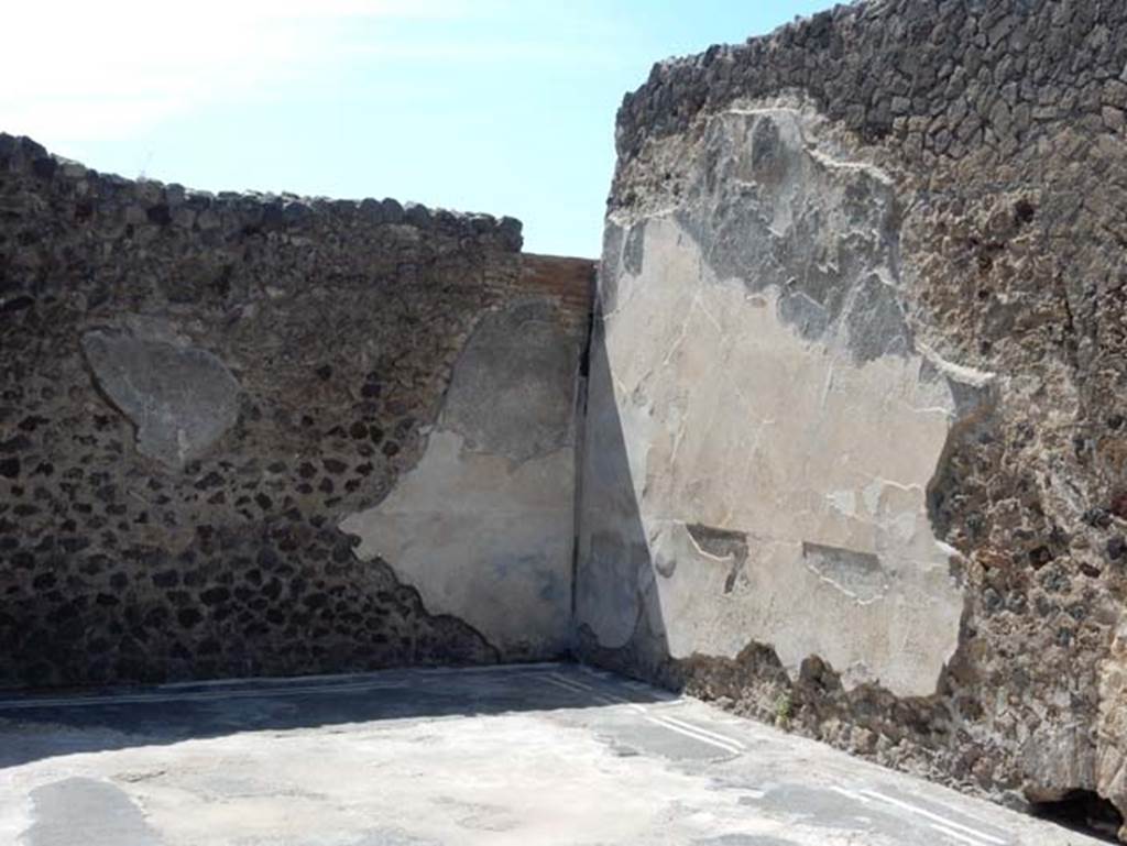 VIII.2.14 Pompeii. May 2018. Looking towards north-west corner of room in south-west corner of atrium. Photo courtesy of Buzz Ferebee.