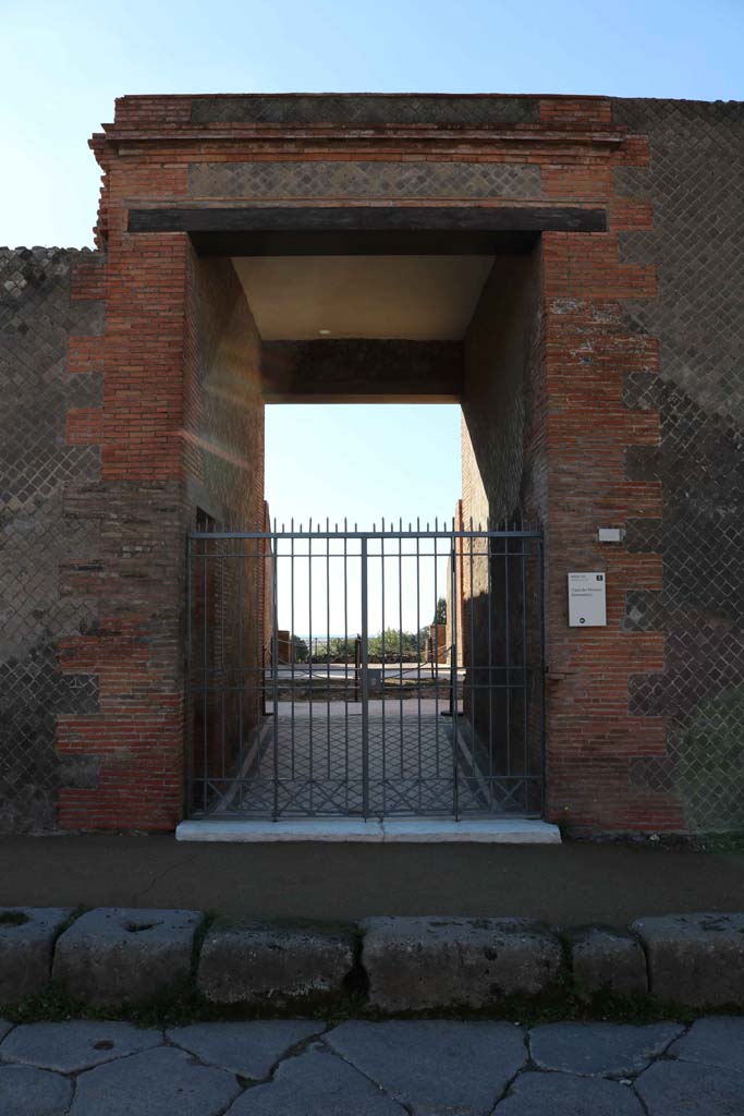 VIII.2.16 Pompeii. December 2018. 
Looking west towards entrance doorway on Via delle Scuole. Photo courtesy of Aude Durand.