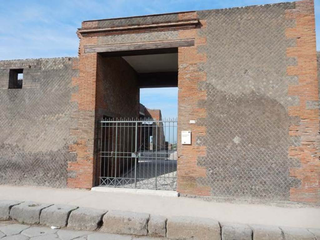 VIII.2.16 Pompeii. May 2017. Looking west towards entrance doorway. Photo courtesy of Buzz Ferebee.
