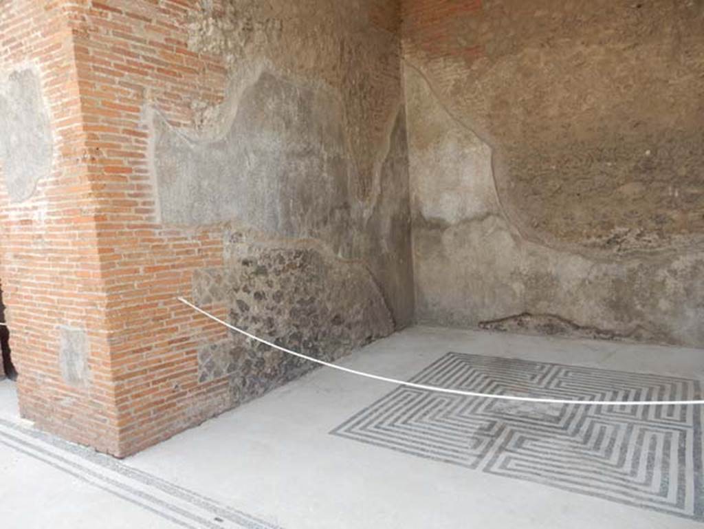 VIII.2.16 Pompeii. May 2017.   Ala on south side of atrium, looking towards south-east corner. Photo courtesy of Buzz Ferebee.