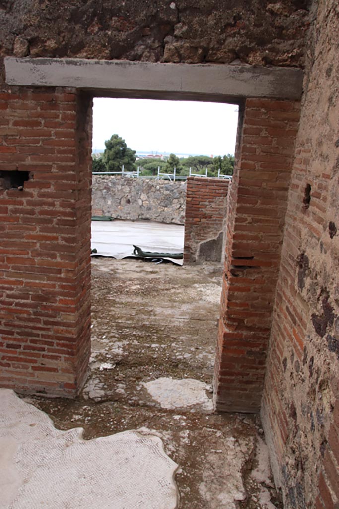 VIII.2.16 Pompeii. May 2024. Looking west in corridor.
Doorway from corridor in south-west corner of atrium, leading to room/cubiculum opening onto east portico. 
Photo courtesy of Klaus Heese.