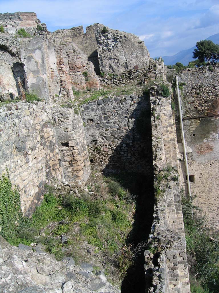 VIII.2.16 Pompeii. March 2004. 
Looking east across “collapsed” area of room 220. Photo courtesy of Sandra Zanella.