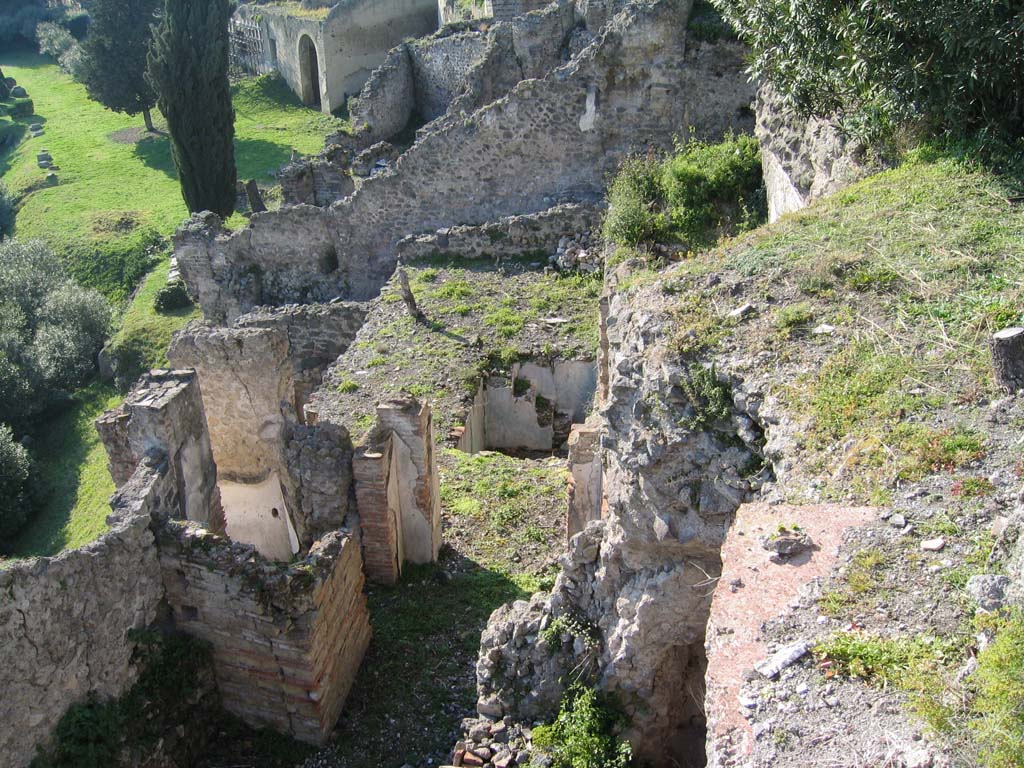 VIII.2.16 Pompeii. March 2004. Looking west towards area 213 showing pool with steps
On the lower left would be area 216, leading west into area 217, then into area 213 with pool. Photo courtesy of Sandra Zanella.