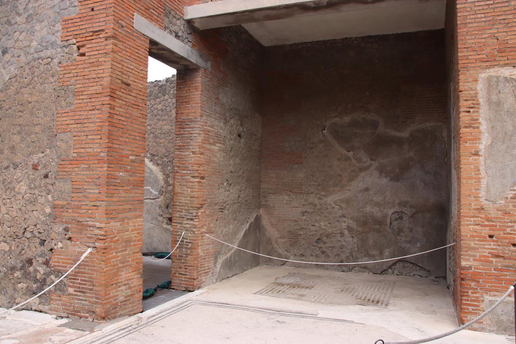 VIII.2.16 Pompeii. May 2024. 
North-west corner of atrium, with doorway to triclinium, centre left, and north ala, centre right. Photo courtesy of Klaus Heese.