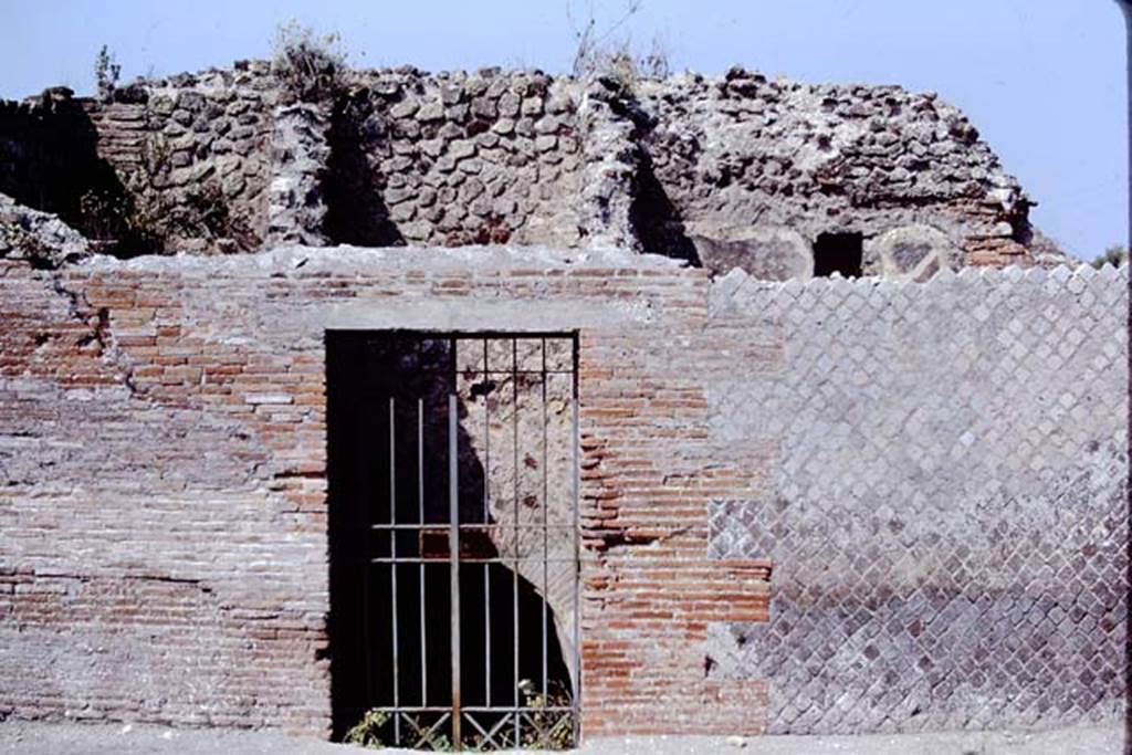 VIII.2.17 Pompeii, 1968. Looking west towards entrance doorway and remains of upper floor.  Photo by Stanley A. Jashemski.
Source: The Wilhelmina and Stanley A. Jashemski archive in the University of Maryland Library, Special Collections (See collection page) and made available under the Creative Commons Attribution-Non Commercial License v.4. See Licence and use details.
J68f1178
