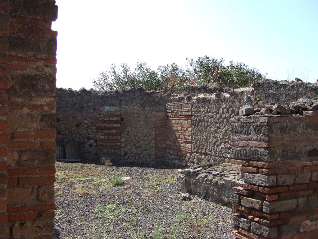 VIII.2.20 Pompeii. September 2005. Doorway to kitchen on south side of corridor.