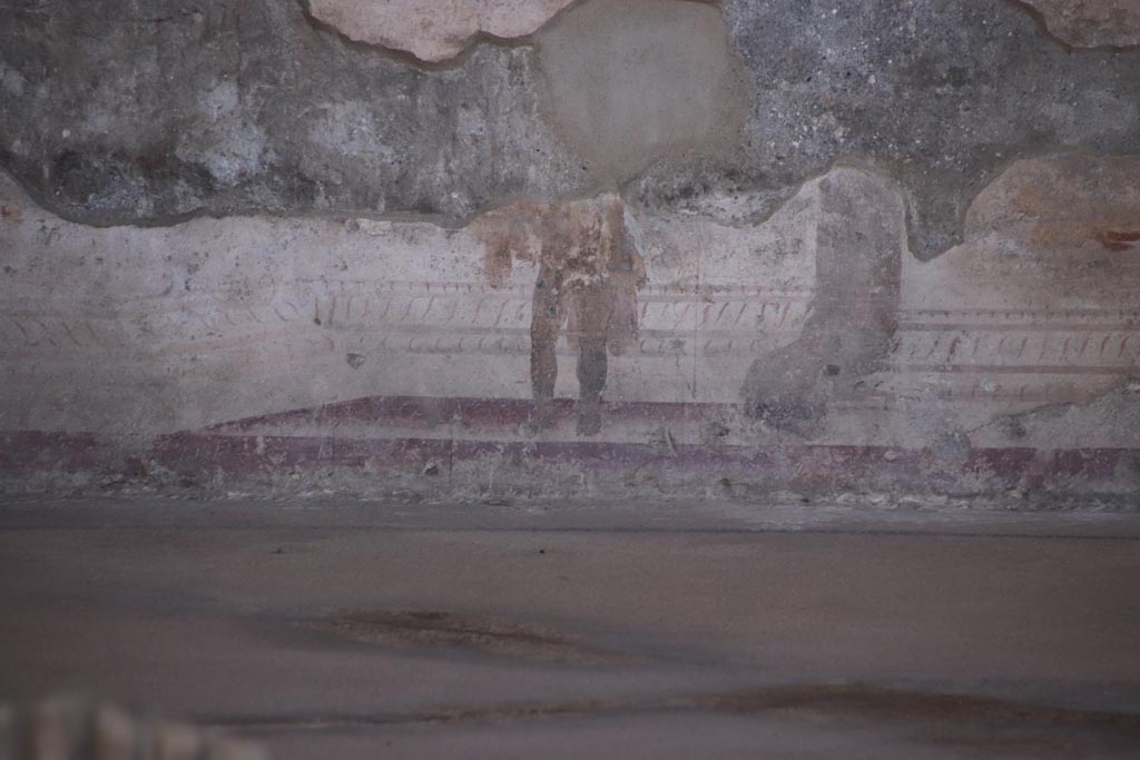 VIII.2.23 Pompeii. October 2022. 
Detail of painted figure from zoccolo/dado towards the west end of the south wall. Photo courtesy of Klaus Heese.