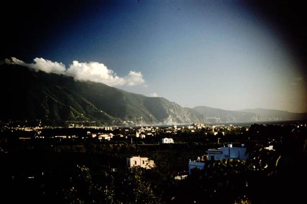 VIII.2.26 Pompeii. 1959. View from VIII.2 that would have been enjoyed by the ancients, looking south-west towards Castellammare di Stabia and the Sorrento peninsula. Photo by Stanley A. Jashemski.
Source: The Wilhelmina and Stanley A. Jashemski archive in the University of Maryland Library, Special Collections (See collection page) and made available under the Creative Commons Attribution-Non Commercial License v.4. See Licence and use details.
J59f0245