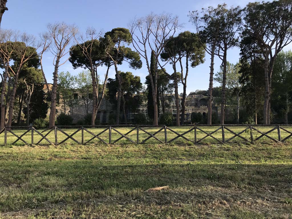 Rear of VIII.2.26 and VIII.2.28, Pompeii, centre left. April 2019. Looking north.
Photo courtesy of Rick Bauer.