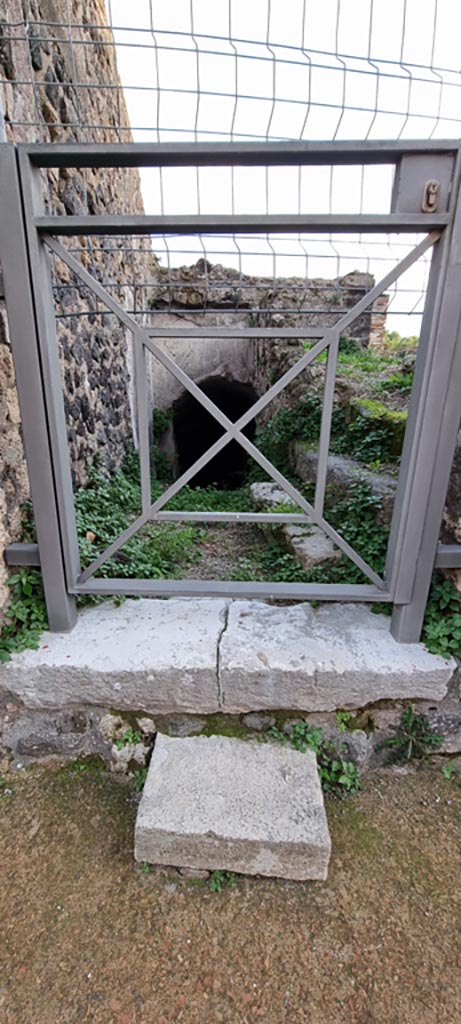 VIII.2.27 Pompeii. December 2023.
Looking south through entrance doorway. Photo courtesy of Miriam Colomer.