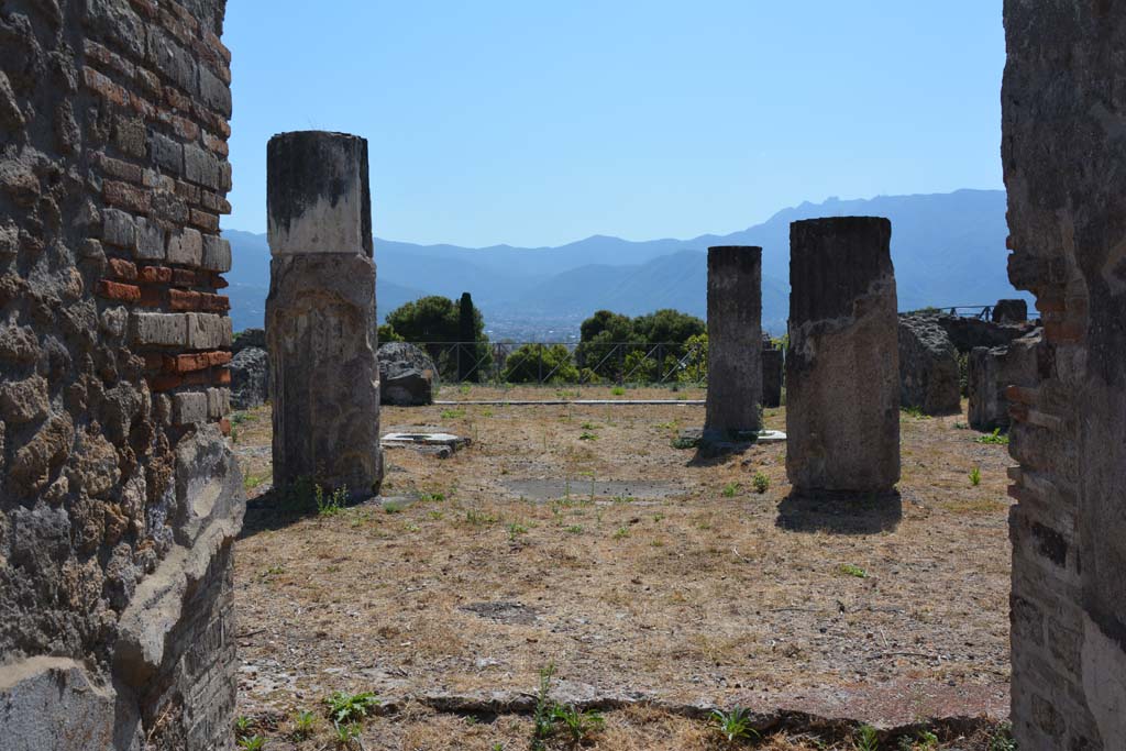 VIII.2.28 Pompeii. March 2019. Looking south across atrium towards the tablinum. 
Foto Annette Haug, ERC Grant 681269 DÉCOR.