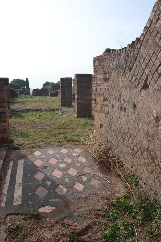 VIII.2.29 Pompeii. October 2023. 
Looking south along entrance corridor towards west side of impluvium in atrium. 
Photo courtesy of Klaus Heese.