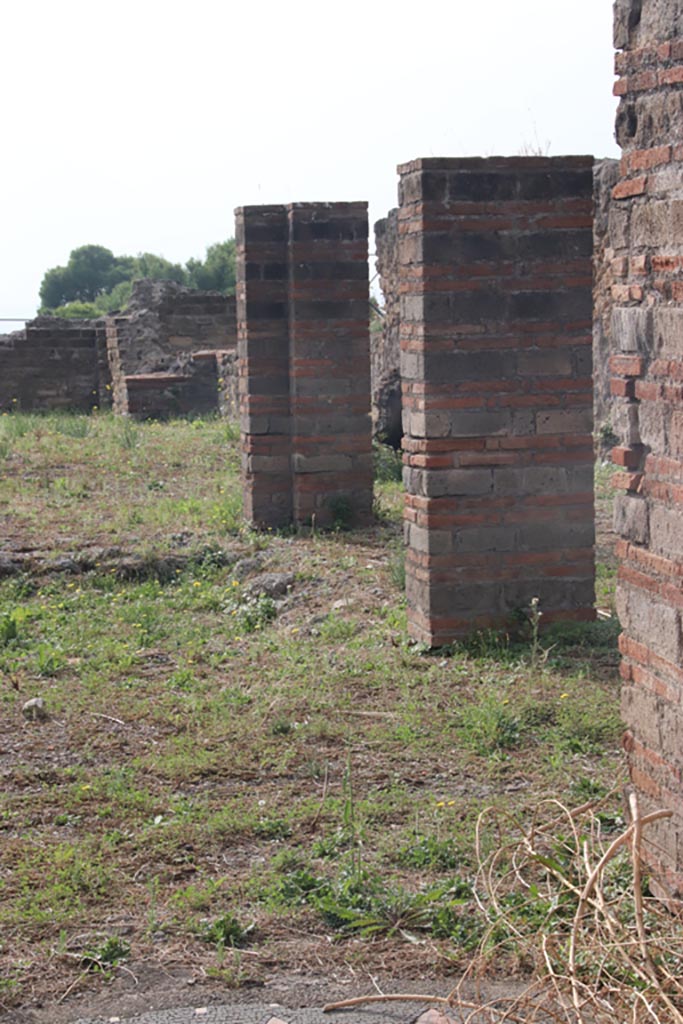 VIII.2.29 Pompeii. October 2023. 
Looking towards west side of impluvium in atrium. Photo courtesy of Klaus Heese.