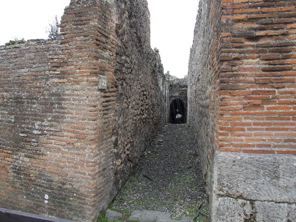 VIII.2.32 Pompeii. December 2006. Looking south from entrance.